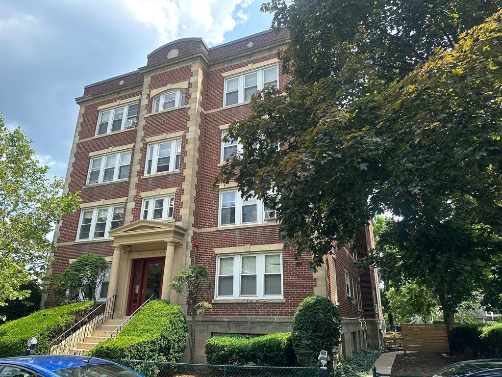 Exterior, Facade, Brick Facade, Rowhouse