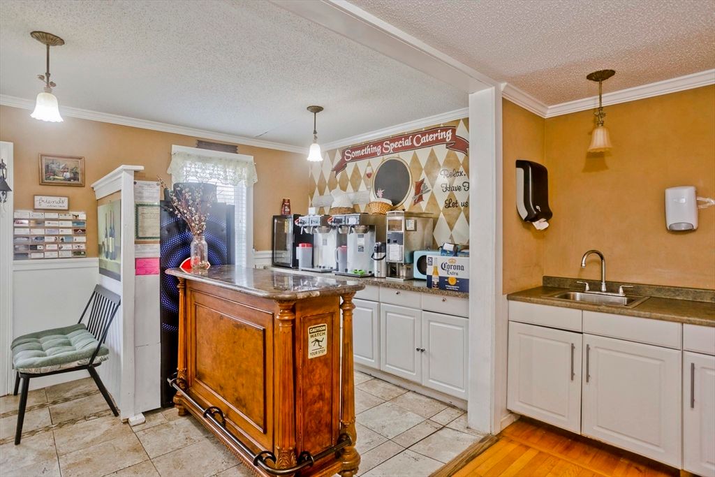 Interior, Kitchen, Pendant Lights, Wood Texture Flooring