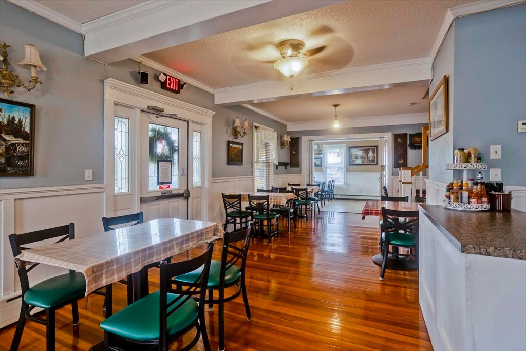 Dining room, Interior, Wood Texture Flooring