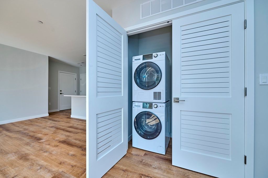 Interior, Utility Closets, Washer, Wood Texture Flooring