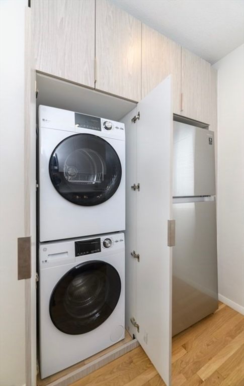 Interior, Utility Closets, Washer, Wood Texture Flooring