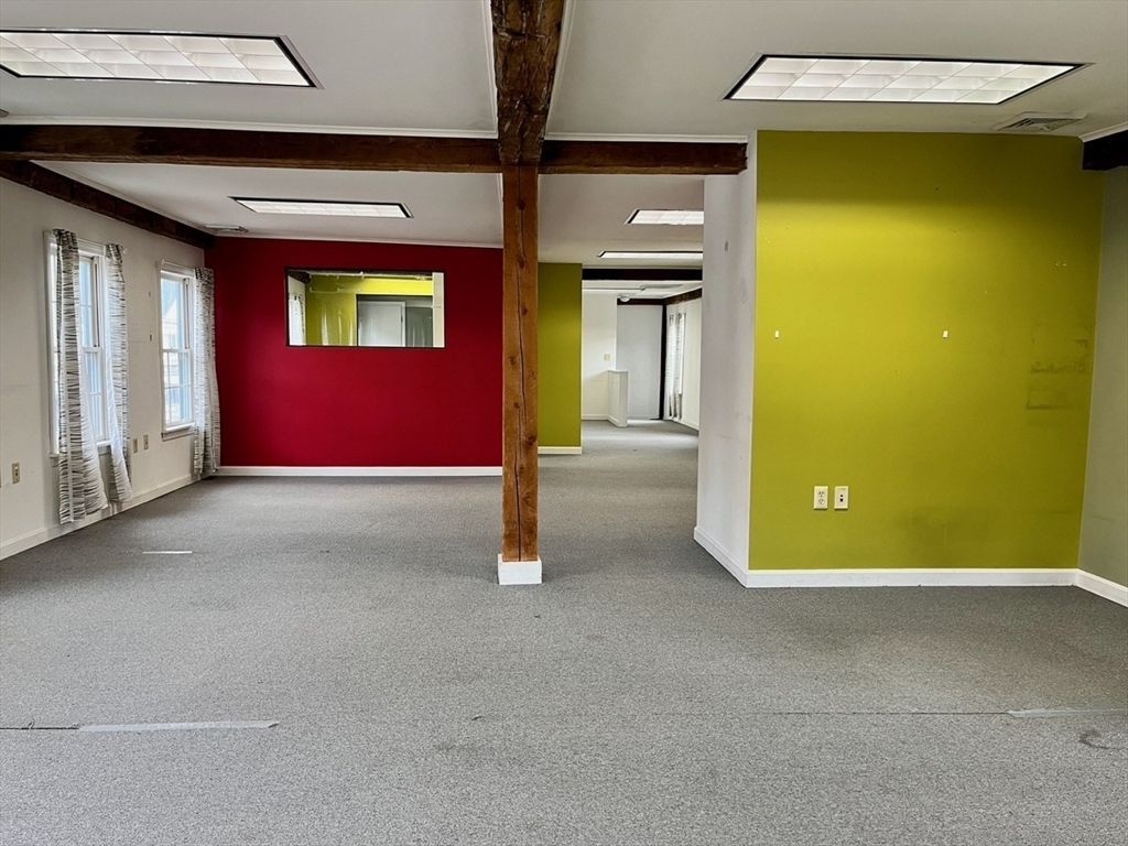 Empty room, Interior, Wooden Beams