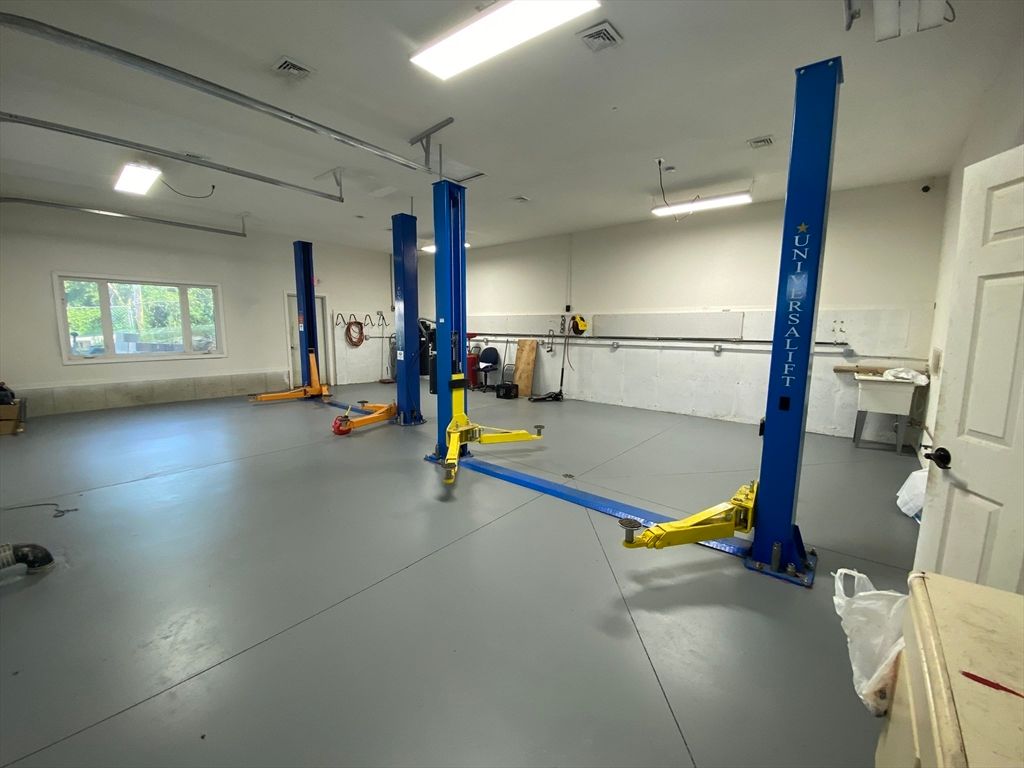 Fitness Equipment, Interior, Recessed Lighting