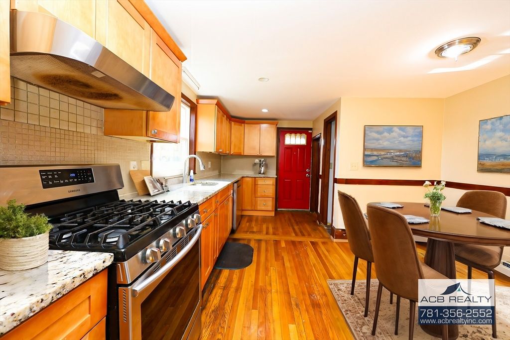 Dining room, Interior, Kitchen, Recessed Lighting, Stainless Steel Appliances, Wood Texture Flooring
