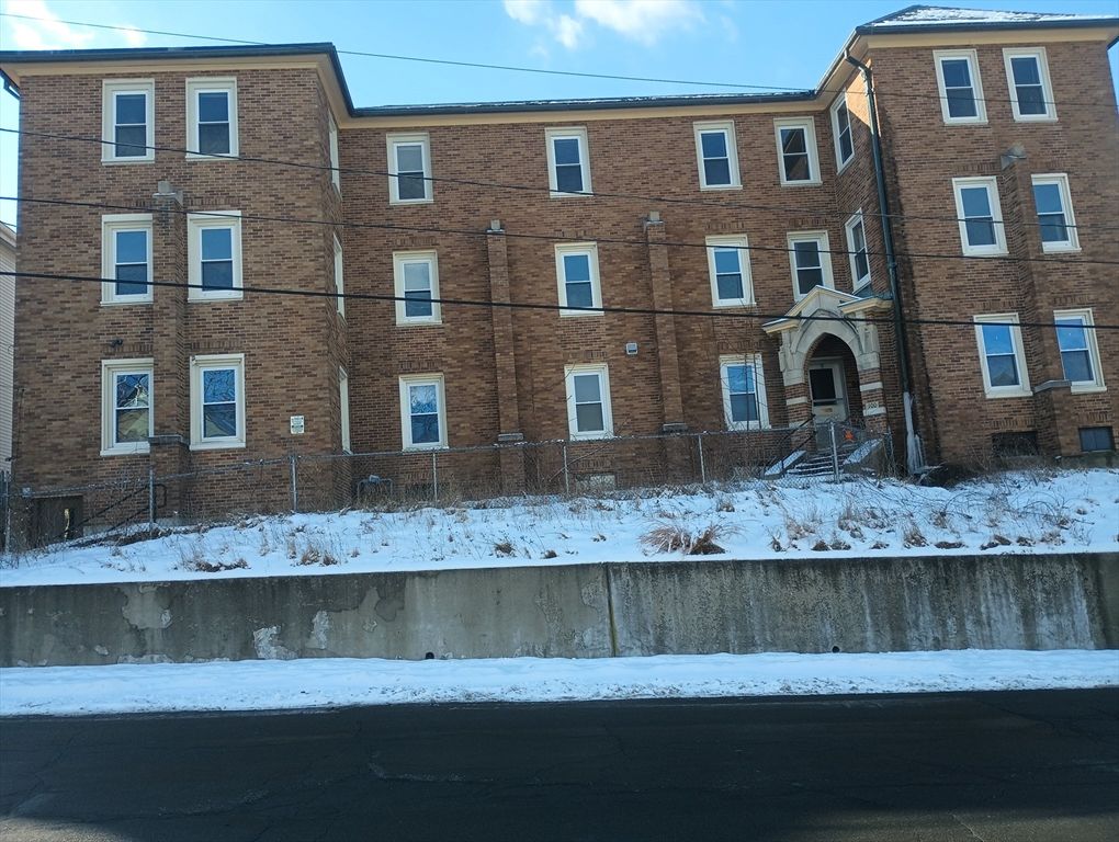 Exterior, Facade, Brick Facade, Rowhouse