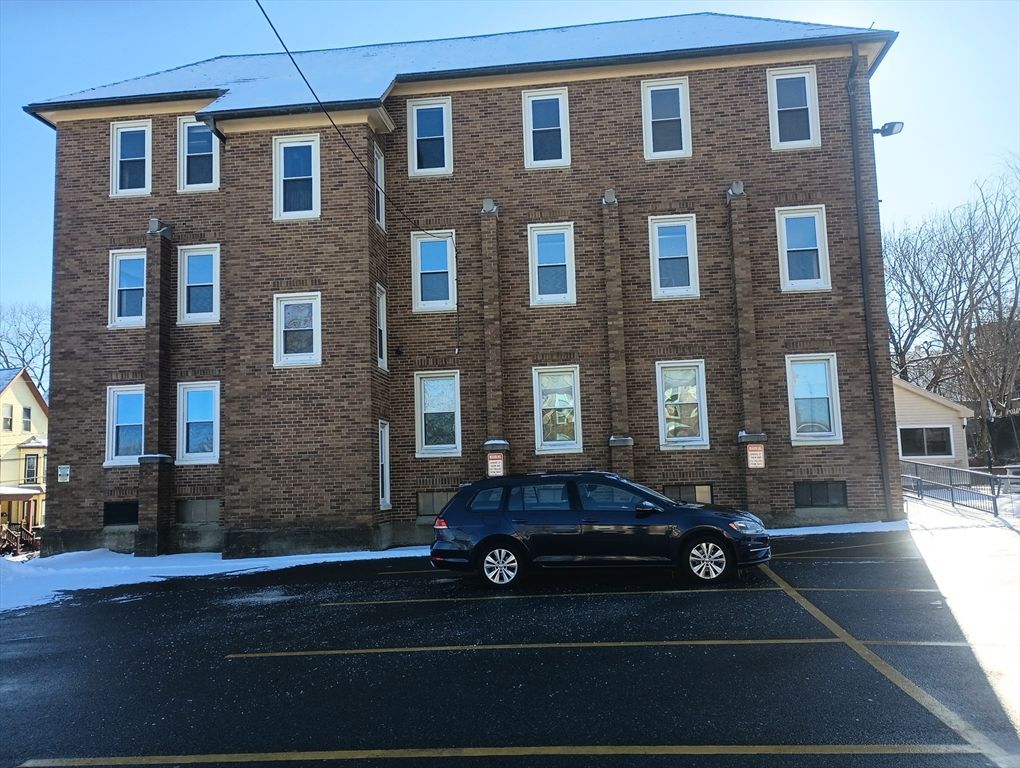 Exterior, Facade, Brick Facade, Georgian