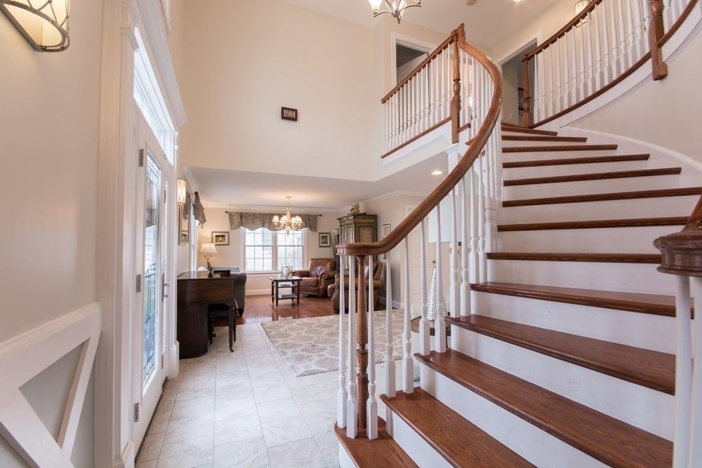 Chandelier, Interior, Marble, Piano, Recessed Lighting