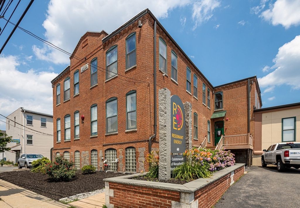 Exterior, Facade, Brick Facade, Rowhouse