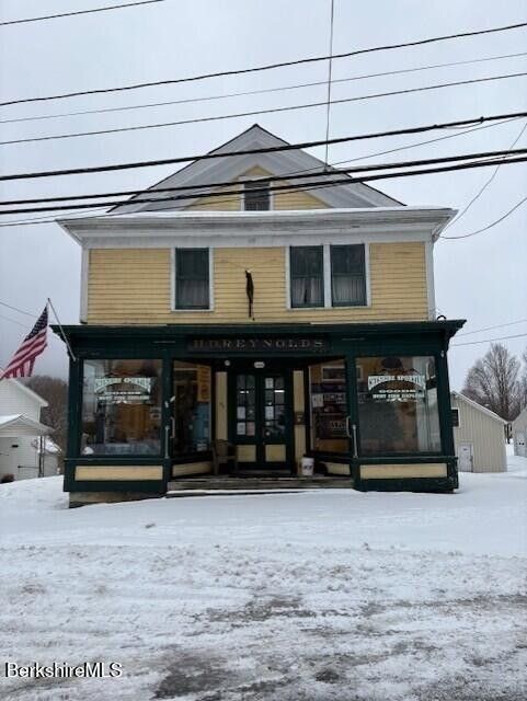 Exterior, Facade, American Foursquare