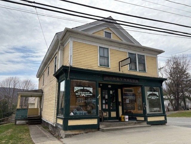 Exterior, Facade, American Foursquare