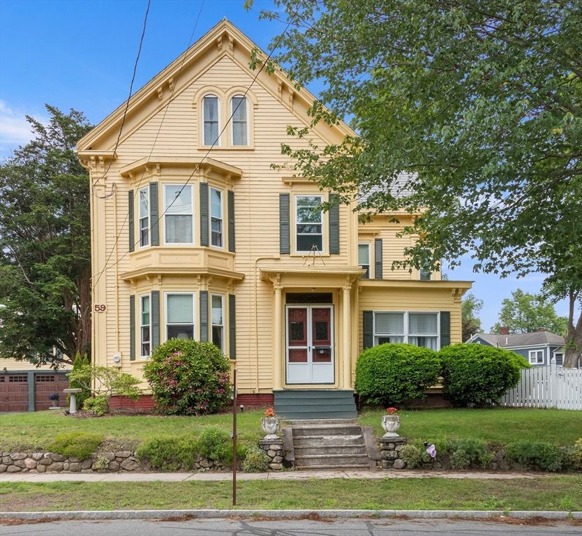 Exterior, Facade, Queen Anne Victorian