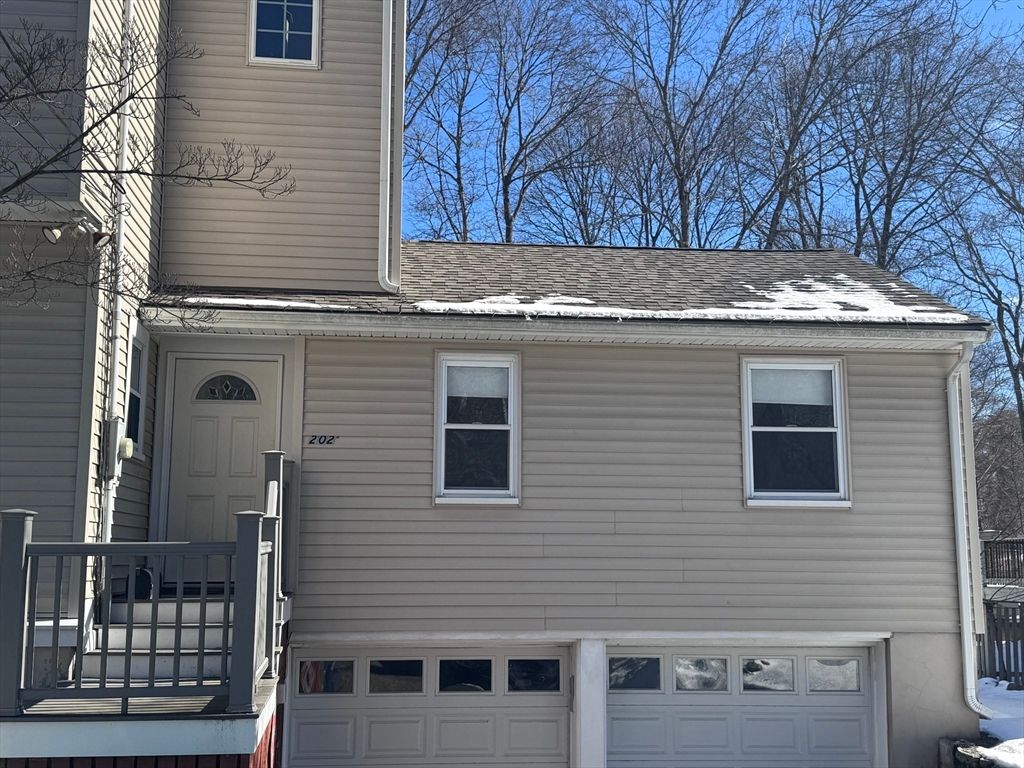 Attached, Exterior, Facade, Rowhouse