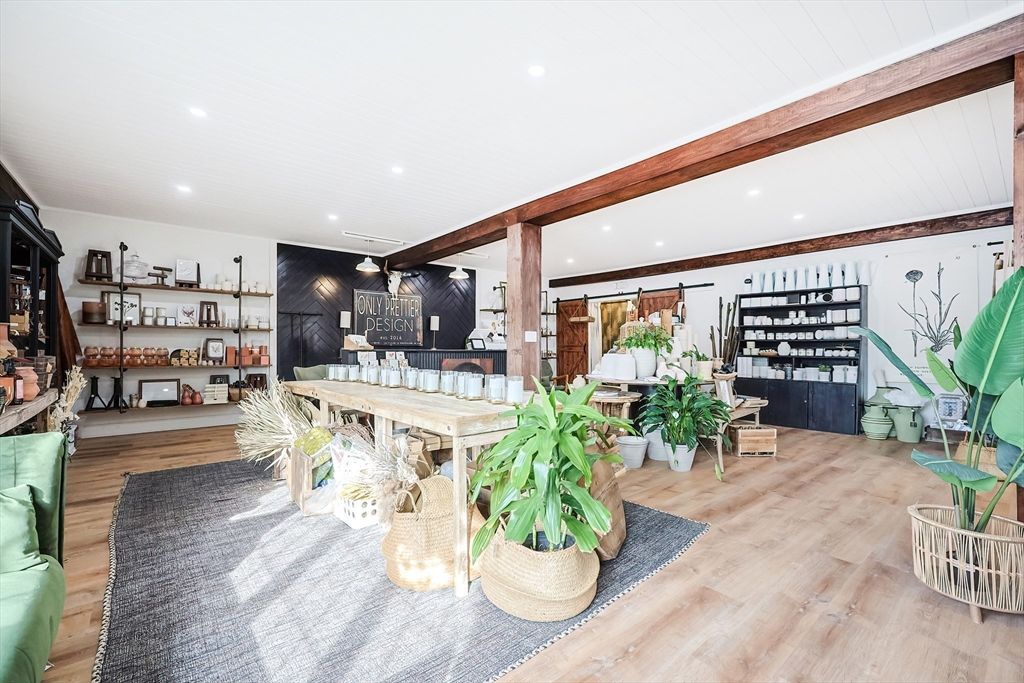 Dining room, Interior, Recessed Lighting, Wooden Beams, Wood Texture Flooring