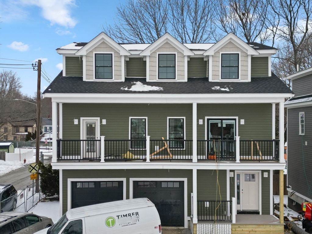 Attached, Exterior, Facade, American Foursquare