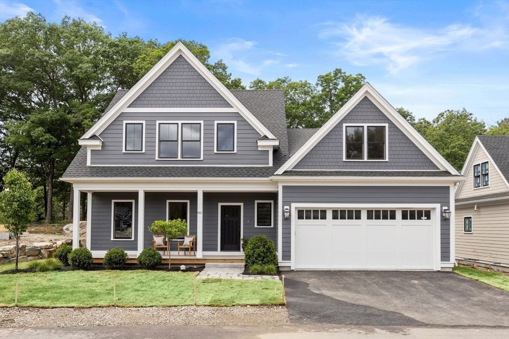 Attached, Exterior, Facade, Farmhouse