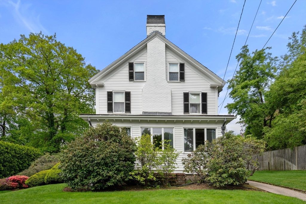 Exterior, Facade, Queen Anne Victorian