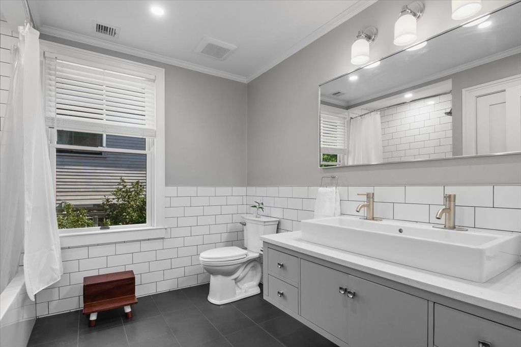 Bathroom, Interior, Recessed Lighting