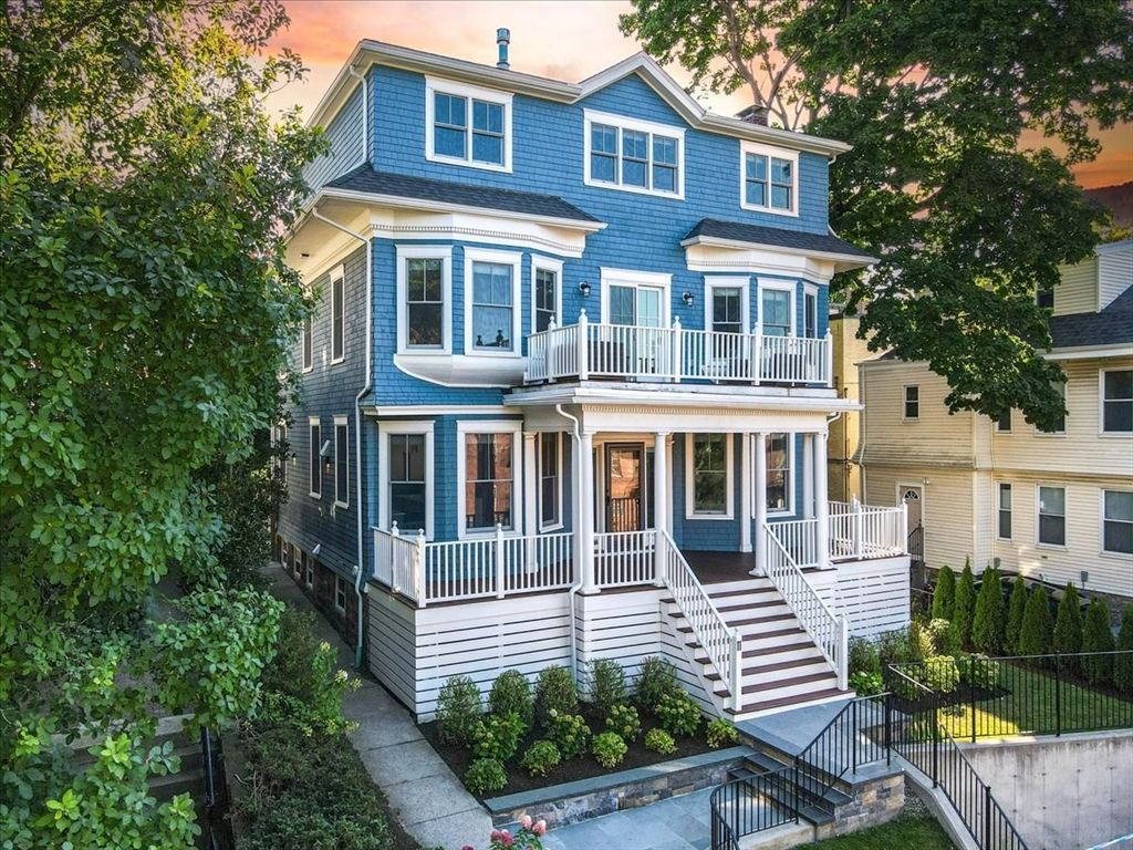 Exterior, Facade, Queen Anne Victorian