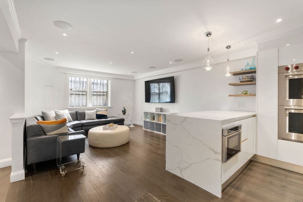 Interior, Kitchen, Living room, Pendant Lights, Recessed Lighting, Stainless Steel Appliances, Wood Texture Flooring