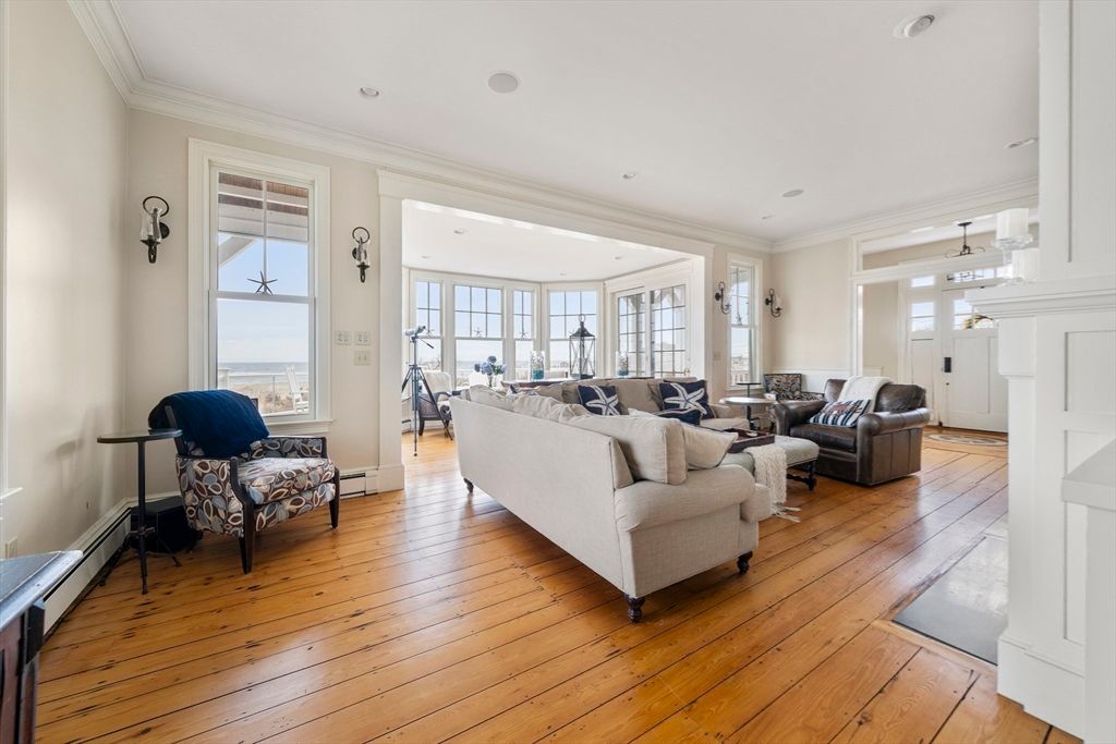 Interior, Living room, Recessed Lighting, Water, Wood Texture Flooring