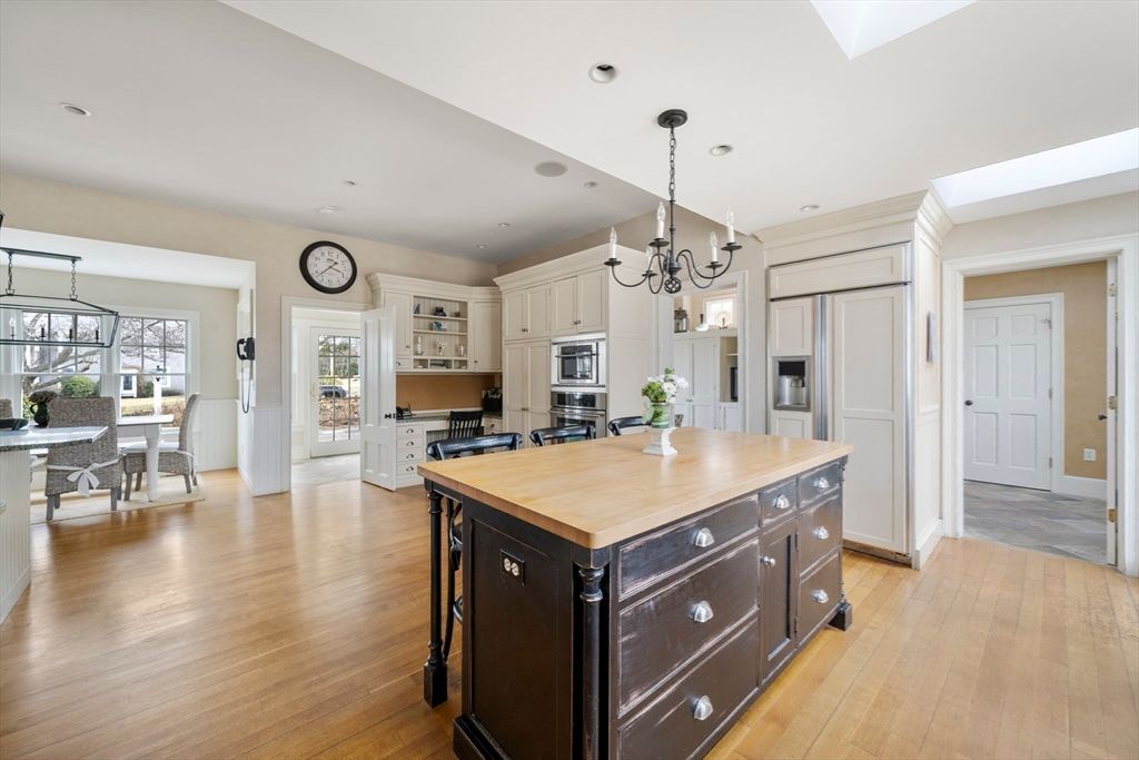 Chandelier, Dining room, Interior, Kitchen, Recessed Lighting, Wood Texture Flooring