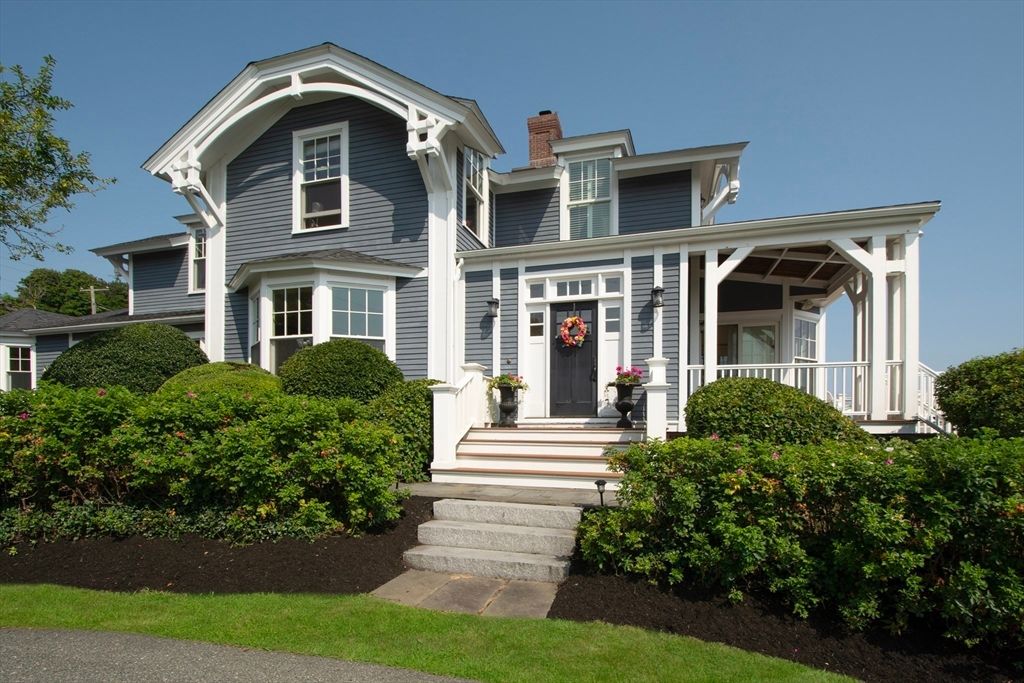 Exterior, Facade, Queen Anne Victorian