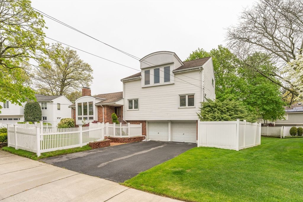 Attached, Exterior, Facade, Raised Ranch