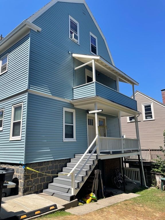 Exterior, Facade, Rowhouse