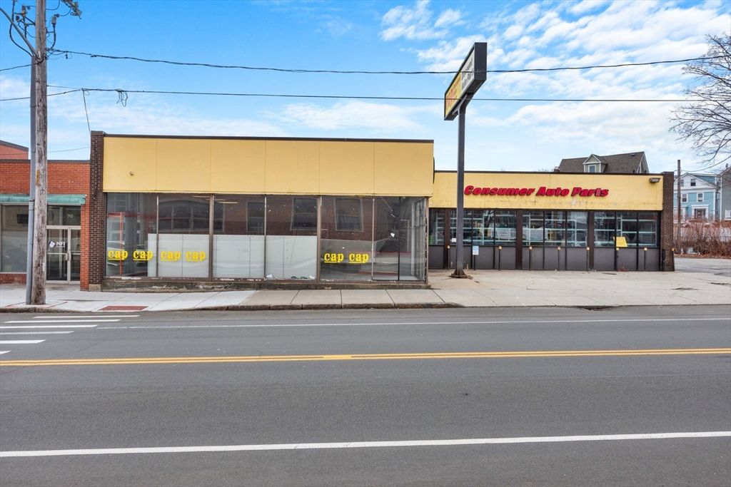 Exterior, Facade, None