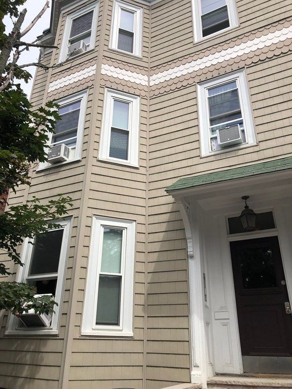 Exterior, Facade, Rowhouse