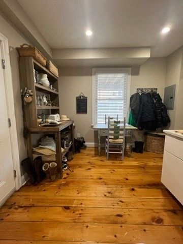 Interior, Recessed Lighting, Wood Texture Flooring