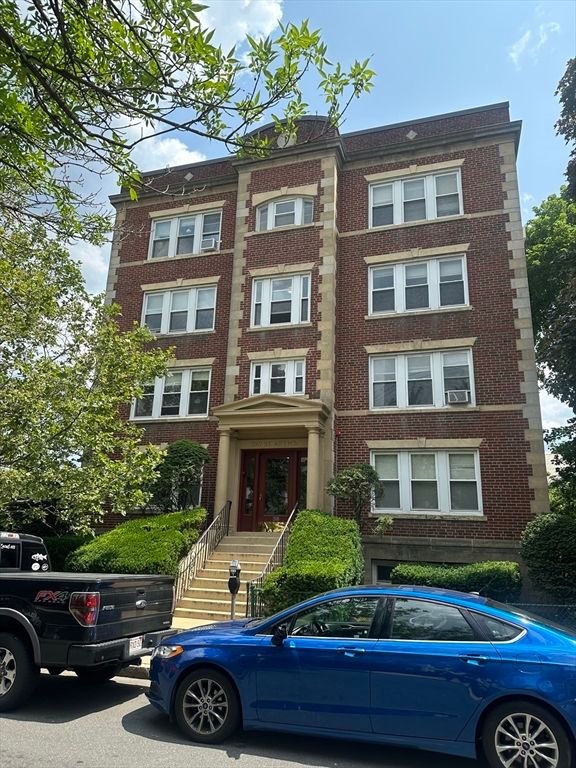 Exterior, Facade, Brick Facade, Rowhouse