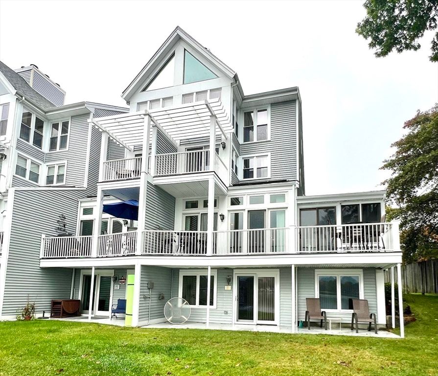 Backyard, Exterior, Facade, Rowhouse