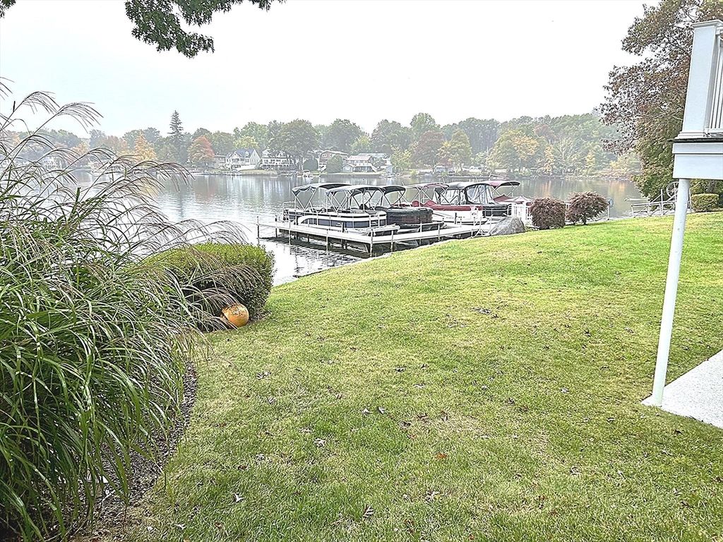 Exterior, Lake