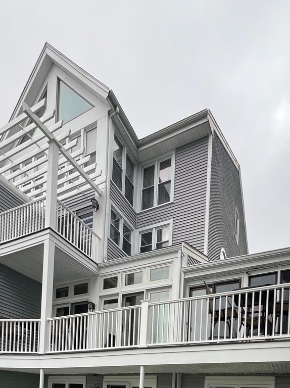 Exterior, Facade, Rowhouse