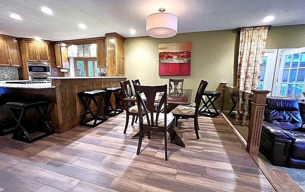 Dining room, Interior, Kitchen, Recessed Lighting, Wood Texture Flooring