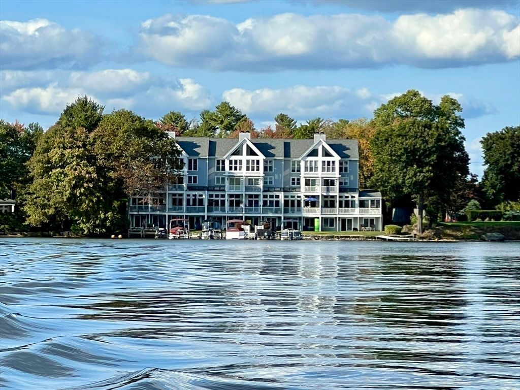 Exterior, Lake