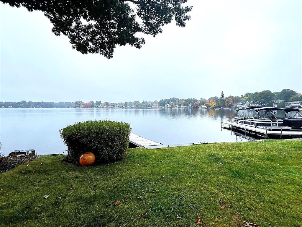 Exterior, Lake