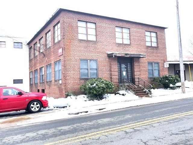 Exterior, Facade, Brick Facade, Rowhouse