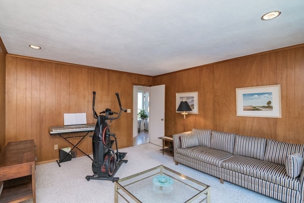 Fitness Equipment, Interior, Living room, Recessed Lighting, Wooden Walls