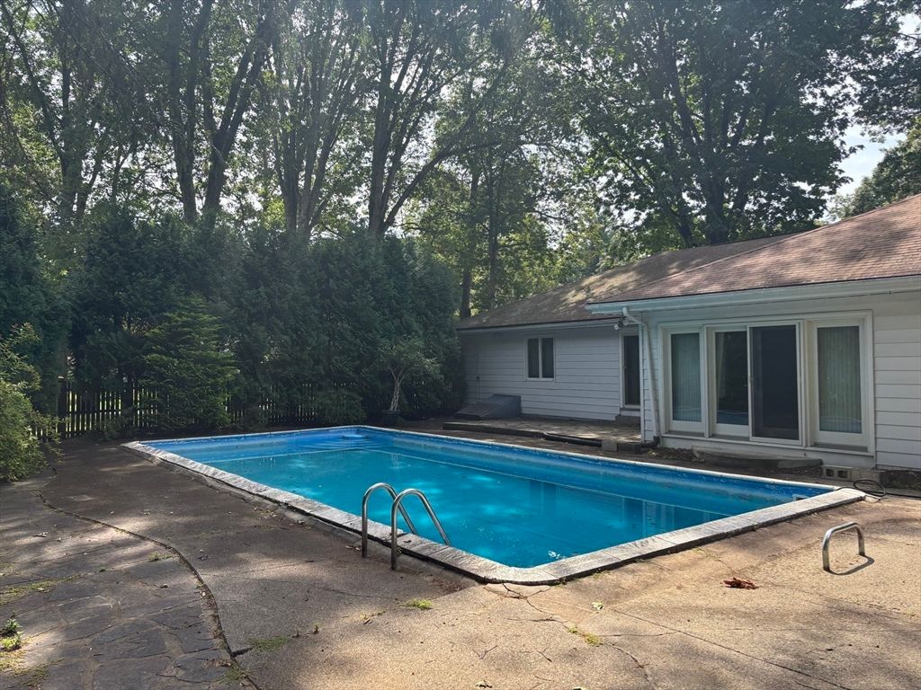 Exterior, Pool