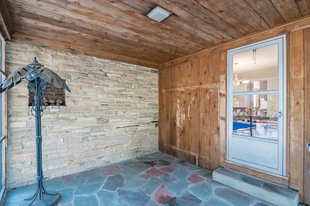Empty room, Interior, Stone Walls, Wooden Ceilings, Wooden Walls
