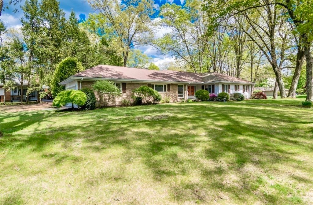 Backyard, Exterior, Facade, Brick Facade, Ranch