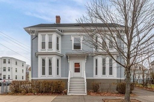 Exterior, Facade, American Foursquare