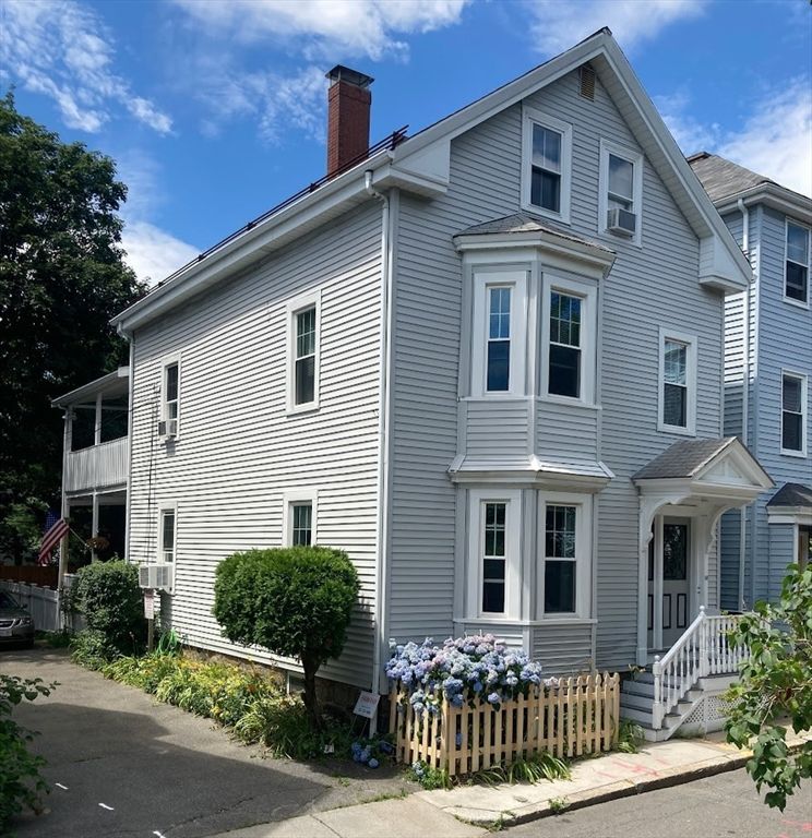 Exterior, Facade, Queen Anne Victorian