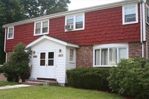 Exterior, Facade, Brick Facade, Raised Ranch