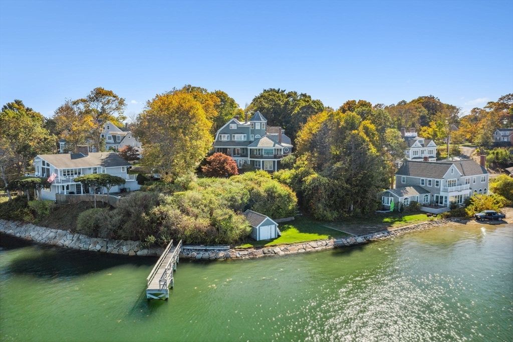 Exterior, Lake