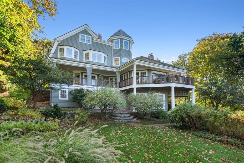 Exterior, Facade, Queen Anne Victorian