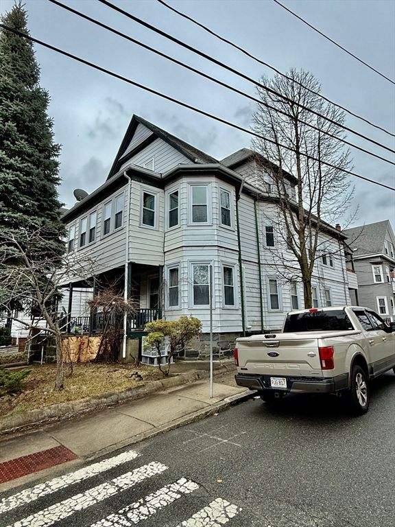 Exterior, Facade, Queen Anne Victorian