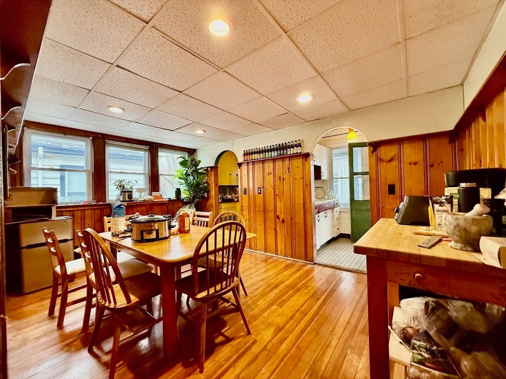 Dining room, Interior, Kitchen, Recessed Lighting, Wood Texture Flooring